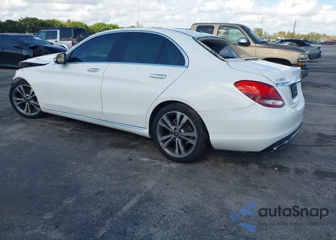 2018 Mercedes-Benz C 300 z USA, uszkodzony, nr VIN 55SWF4JB6JU274594